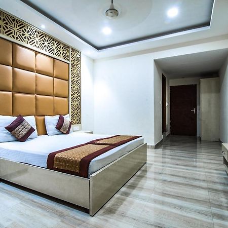 Capital O Hotel Orchid Garden Near Satyam Inox Patel Nagar Нью-Делі Екстер'єр фото