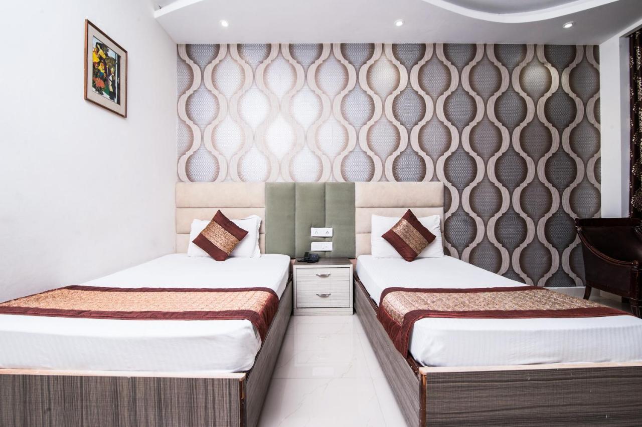 Capital O Hotel Orchid Garden Near Satyam Inox Patel Nagar Нью-Делі Екстер'єр фото