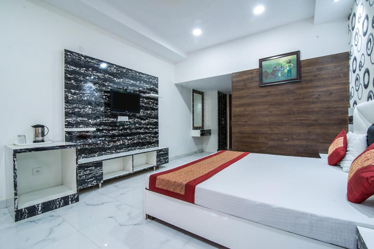 Capital O Hotel Orchid Garden Near Satyam Inox Patel Nagar Нью-Делі Екстер'єр фото