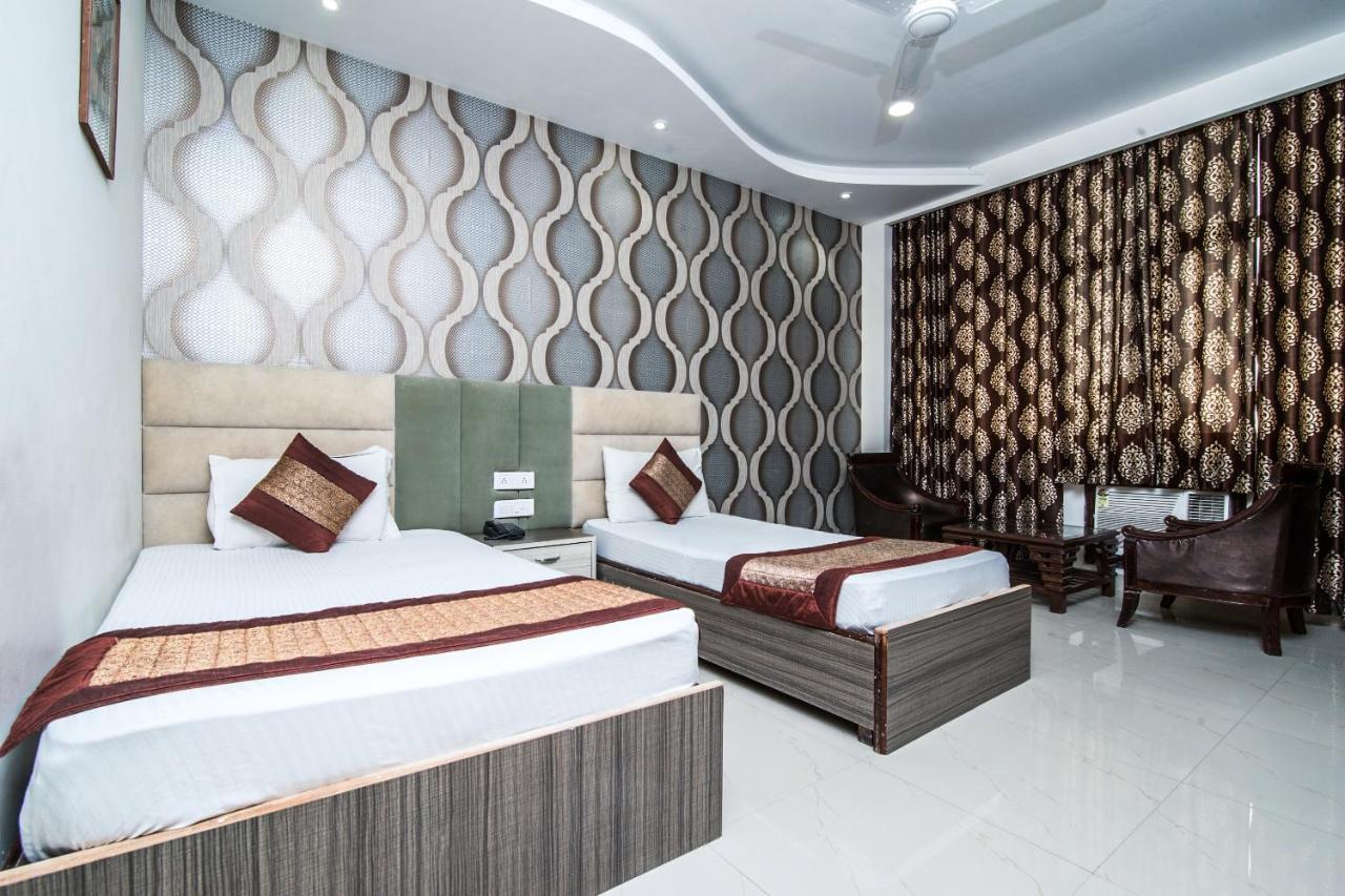 Capital O Hotel Orchid Garden Near Satyam Inox Patel Nagar Нью-Делі Екстер'єр фото