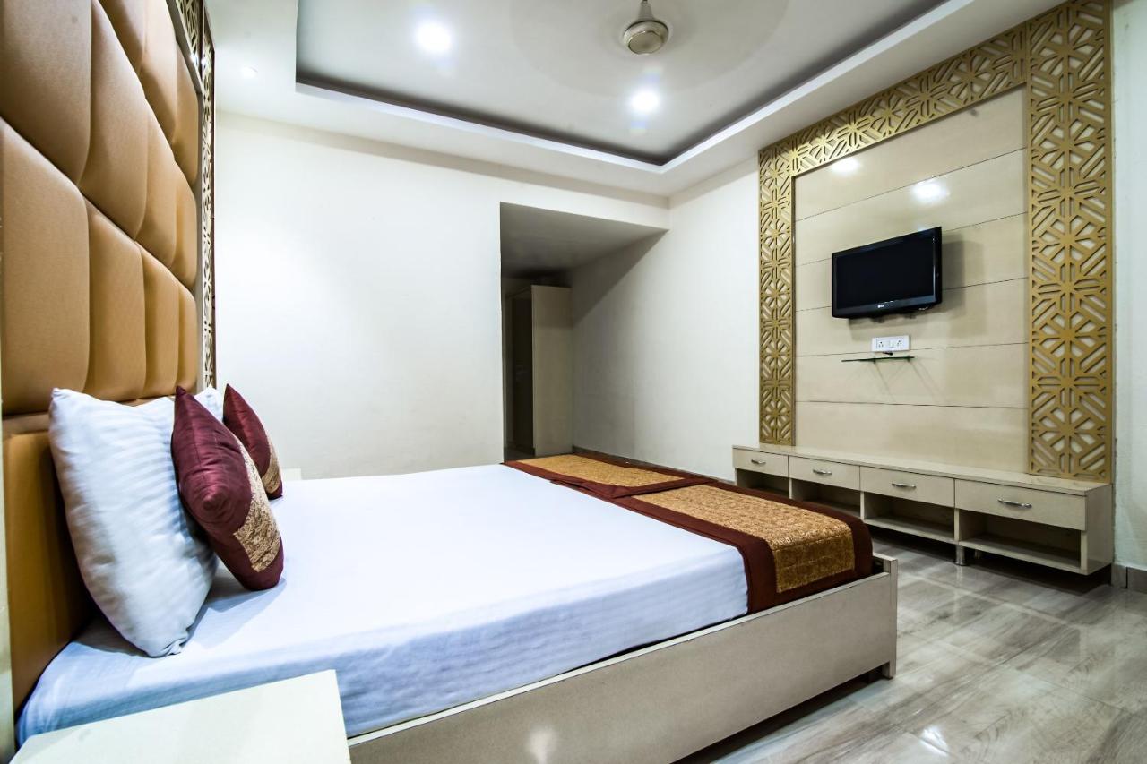 Capital O Hotel Orchid Garden Near Satyam Inox Patel Nagar Нью-Делі Екстер'єр фото
